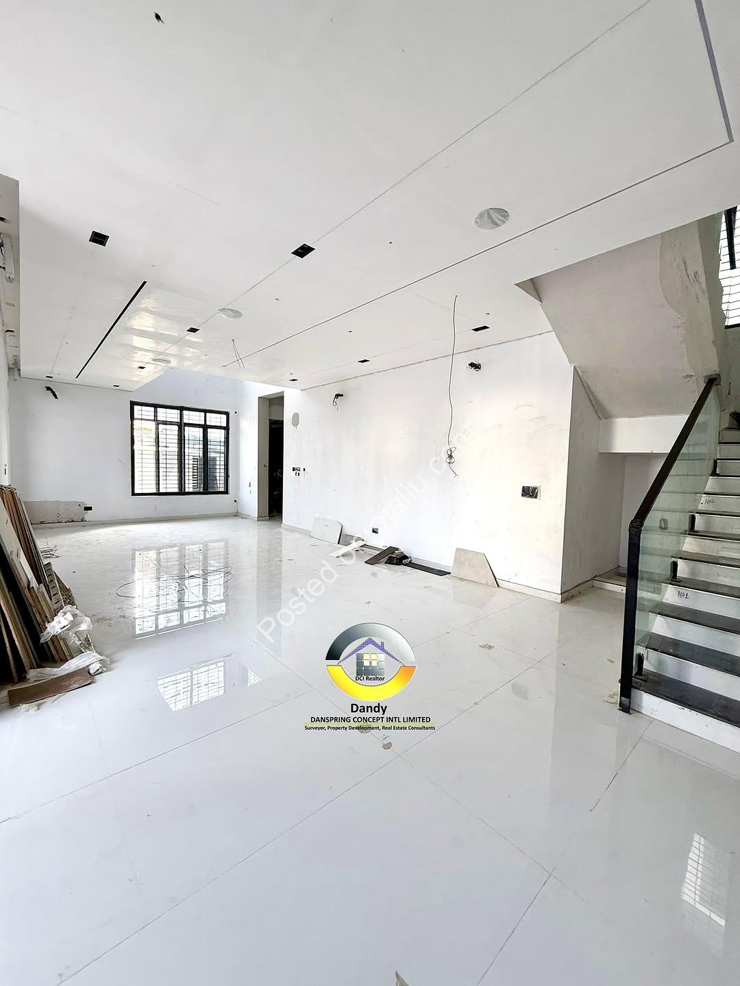 Majestic 6-Bedroom Oasis with Infinity Pool in Lekki