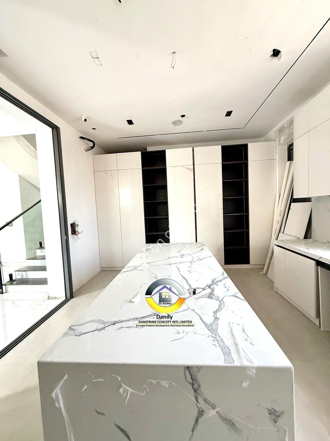 Majestic 6-Bedroom Oasis with Infinity Pool in Lekki