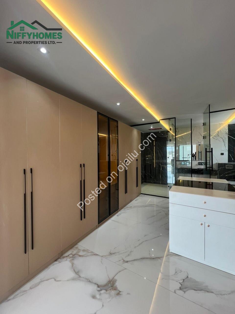 Spacious 5-Bed Duplex with Pool & Gym in Ikate