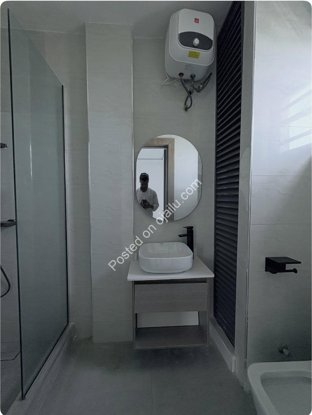 Elevator Luxury: 3BR Ikate Haven with Gym & Consent