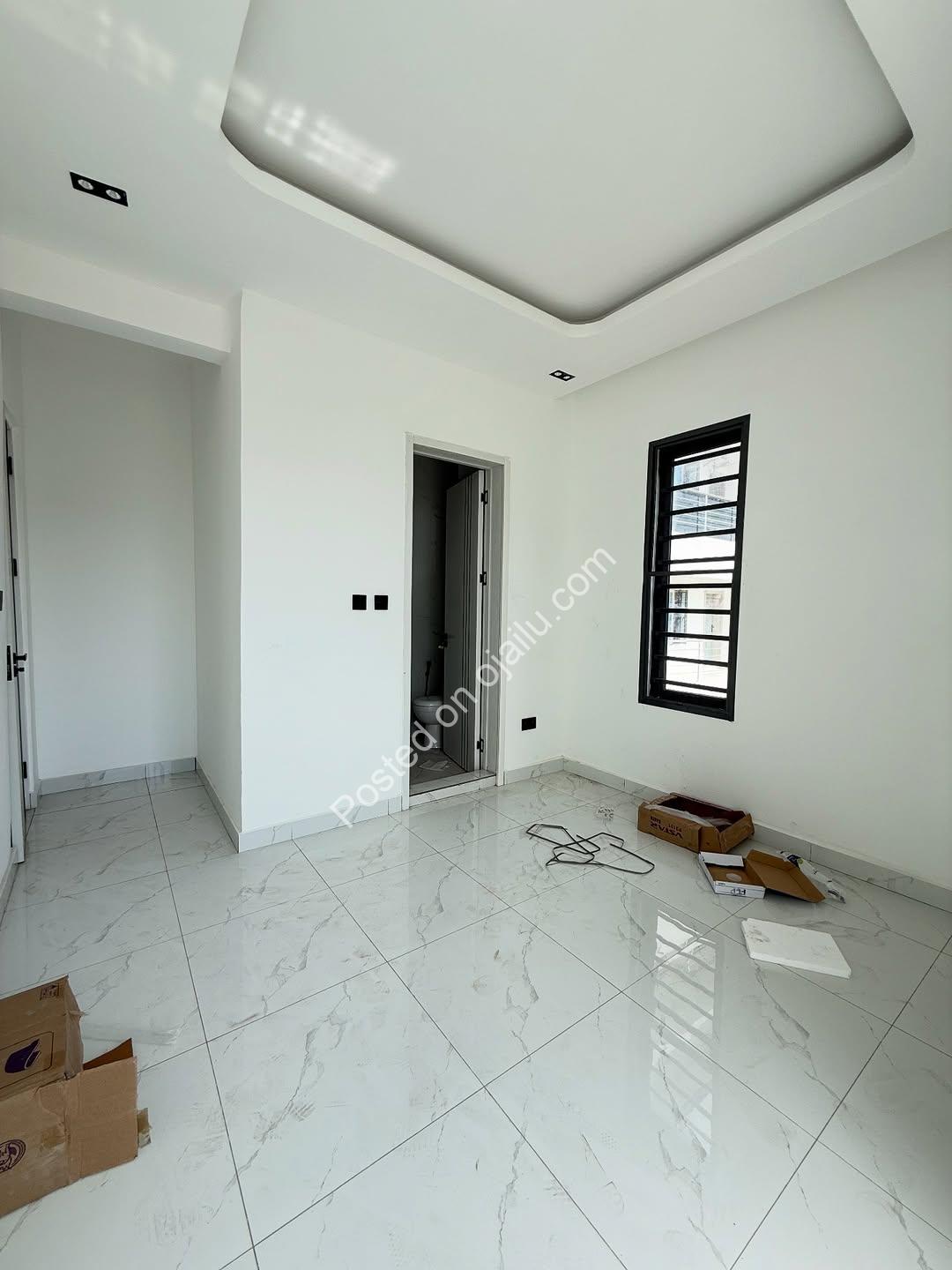 Coastal Road Gem: 2-Bed Ensuite Haven in Lekki