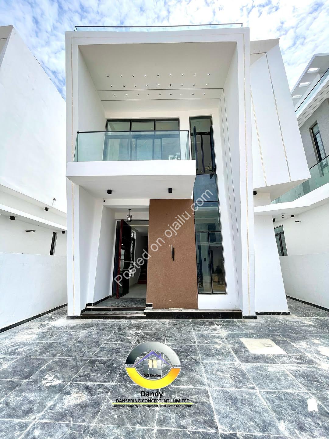 Lekki’s Ultimate Family Oasis: Poolside Living Awaits