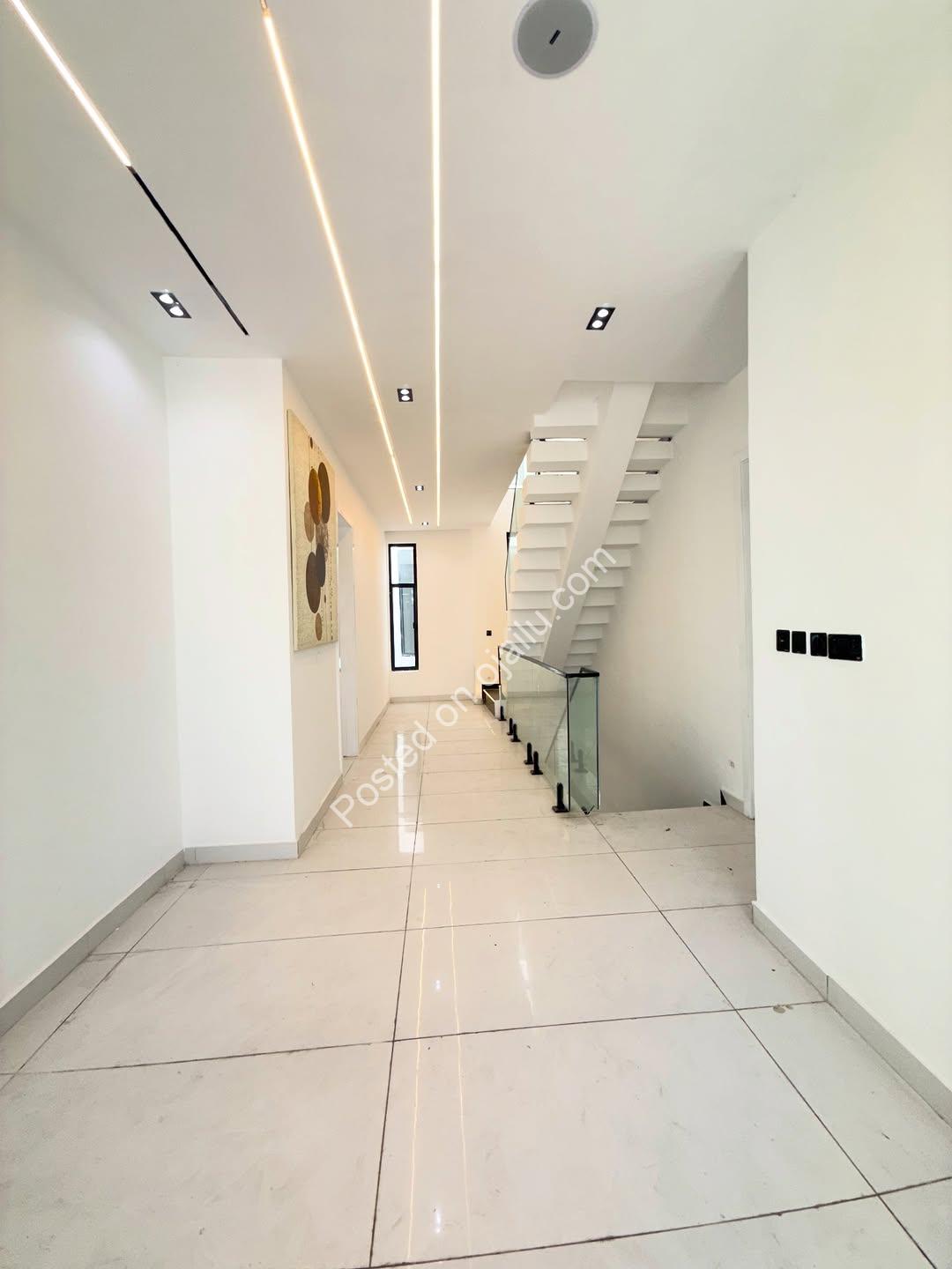 Lekki’s Ultimate 5-Bedroom Estate Haven