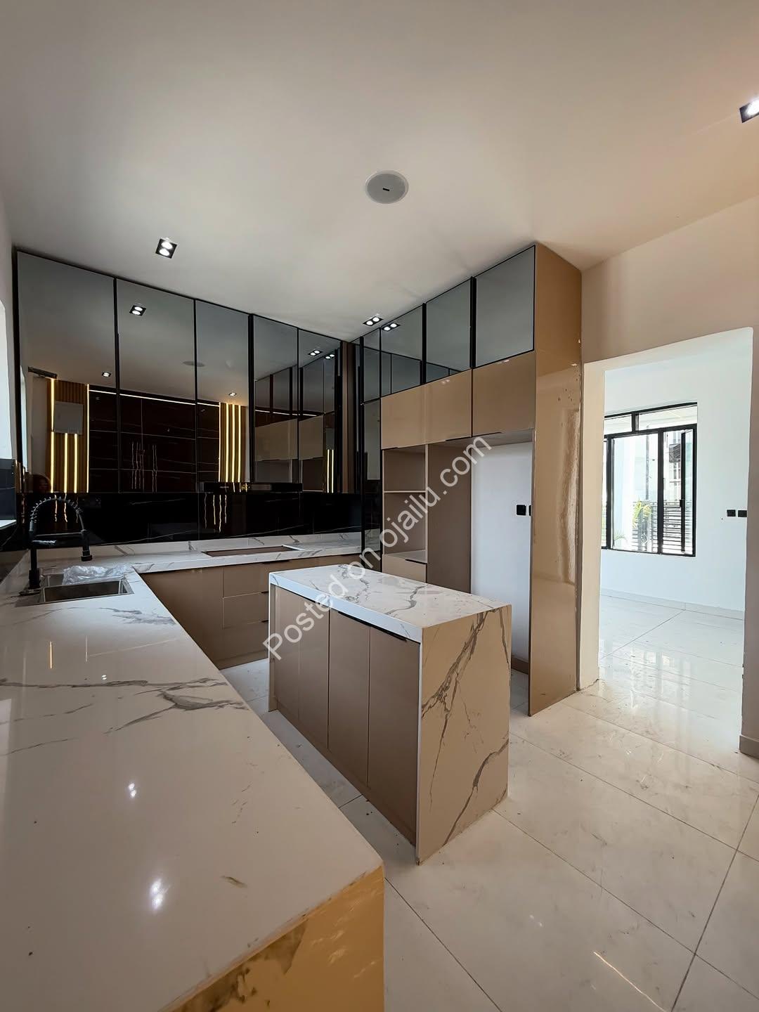 Lekki’s Ultimate 5-Bedroom Estate Haven