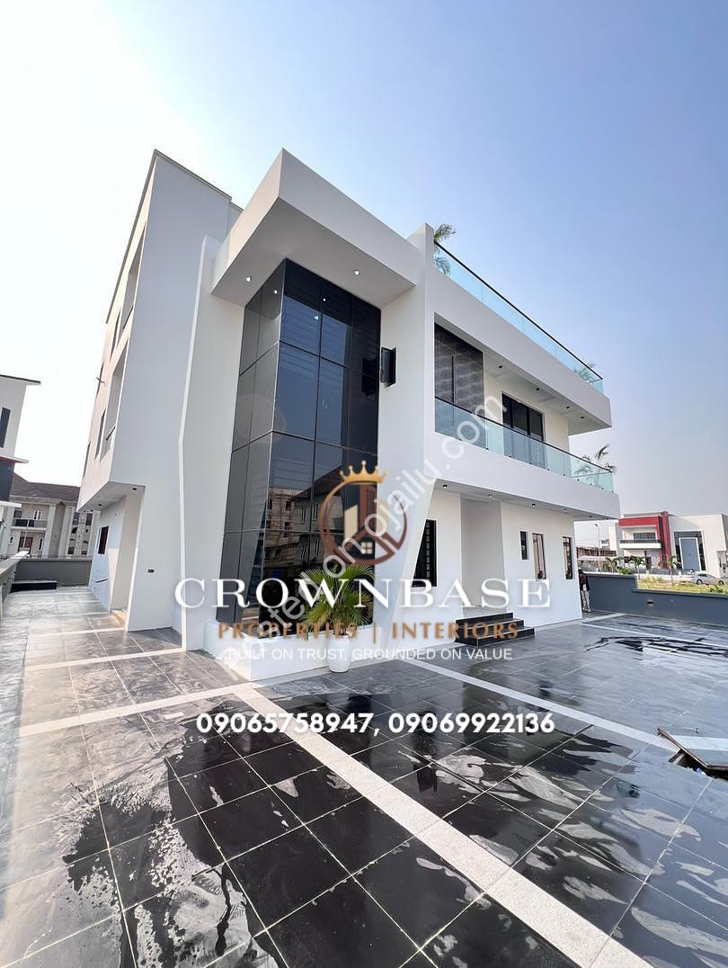 Elegant 5-Bed Duplex with Pool & Cinema in Ajah