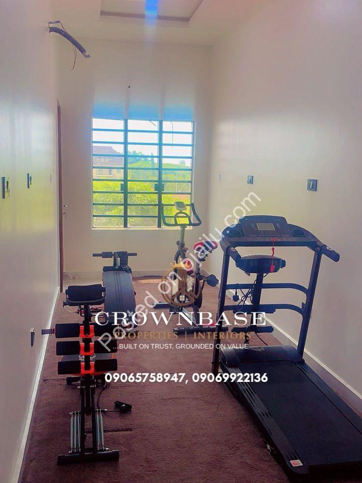 Elegant 5-Bed Duplex with Pool & Cinema in Ajah