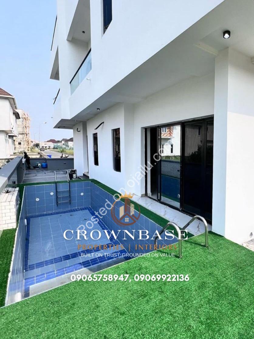 Elegant 5-Bed Duplex with Pool & Cinema in Ajah