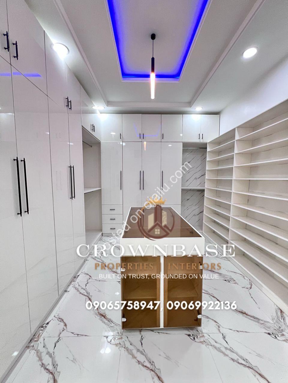 Elegant 5-Bed Duplex with Pool & Cinema in Ajah