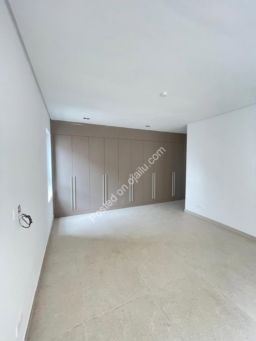 Waterfront Majesty in Ikoyi: 5-Bedroom Duplex with Pool & Elevator