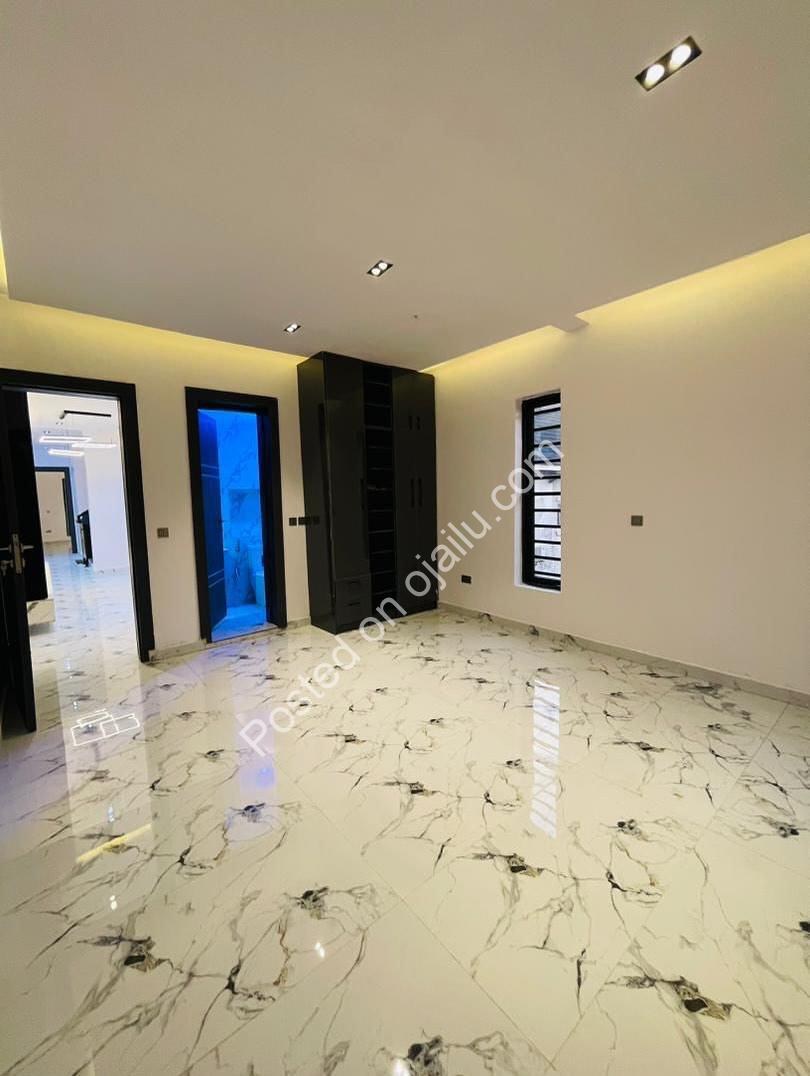 Exquisite 5-Bedroom Duplex with BQ in Prime Ikeja