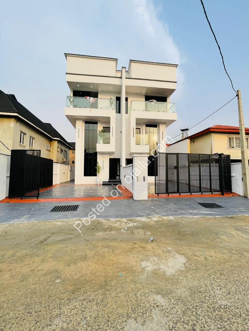 Exquisite 5-Bedroom Duplex with BQ in Prime Ikeja