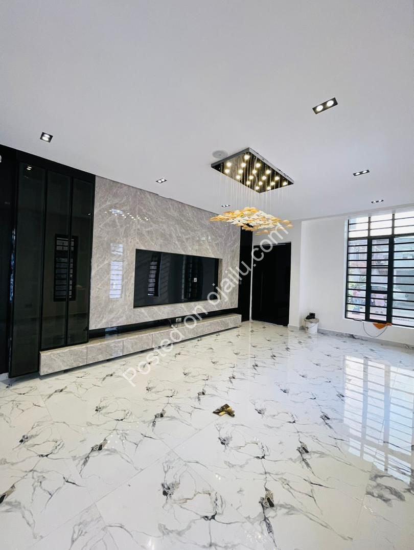 Exquisite 5-Bedroom Duplex with BQ in Prime Ikeja