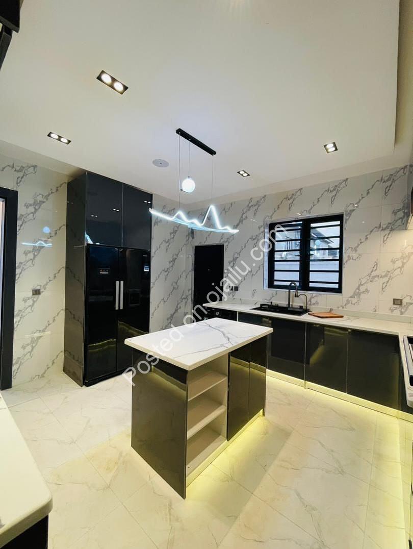 Exquisite 5-Bedroom Duplex with BQ in Prime Ikeja