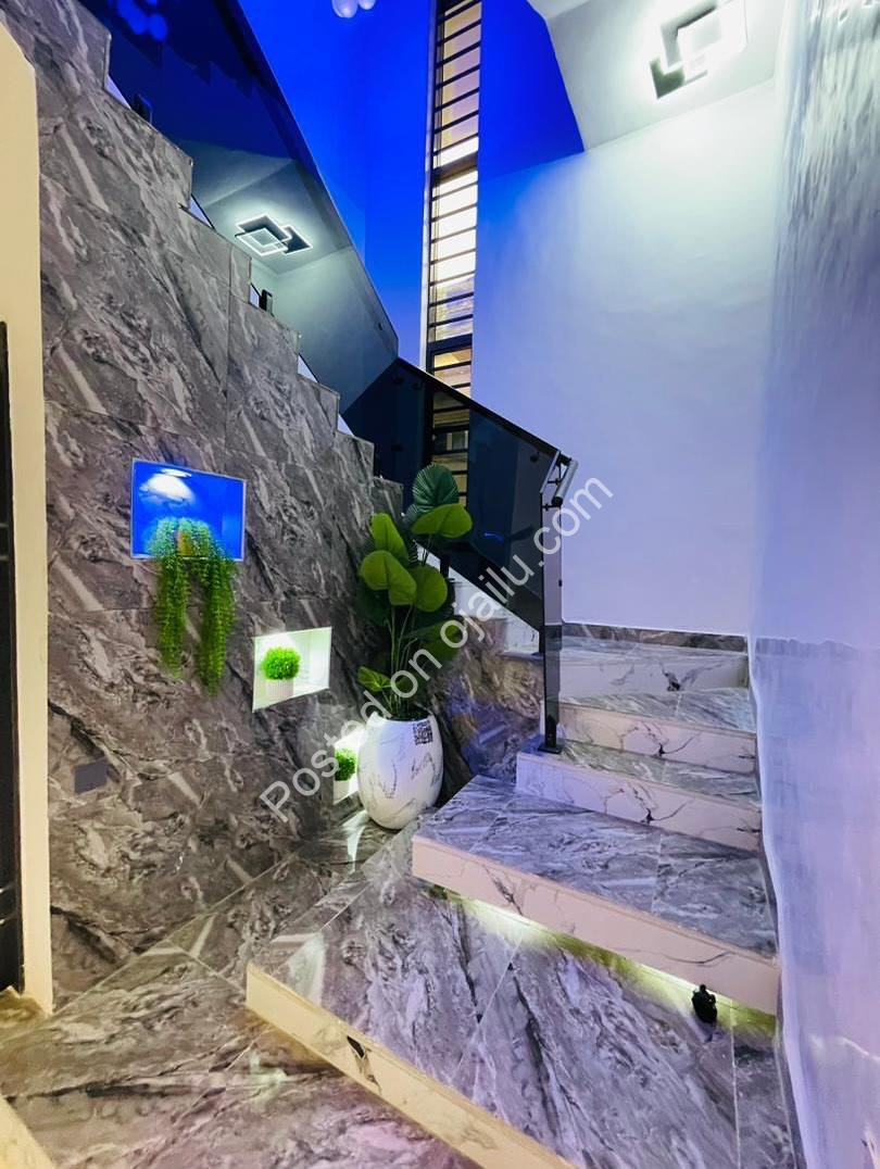 Exquisite 5-Bedroom Duplex with BQ in Prime Ikeja