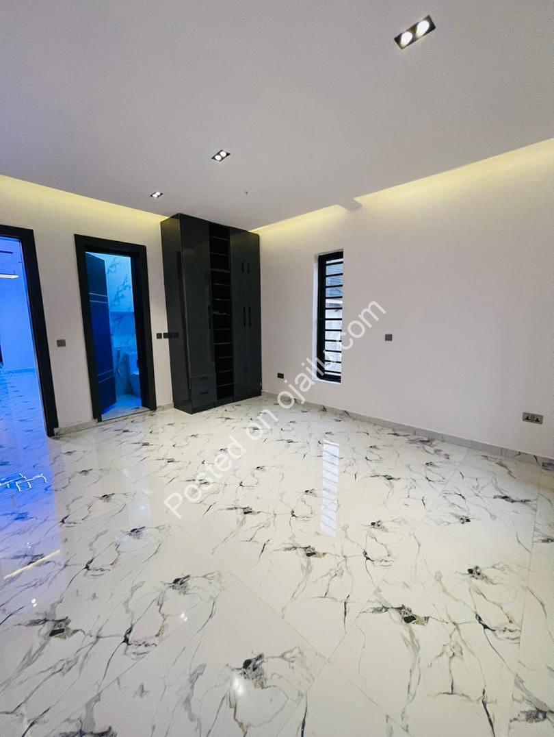Exquisite 5-Bedroom Duplex with BQ in Prime Ikeja