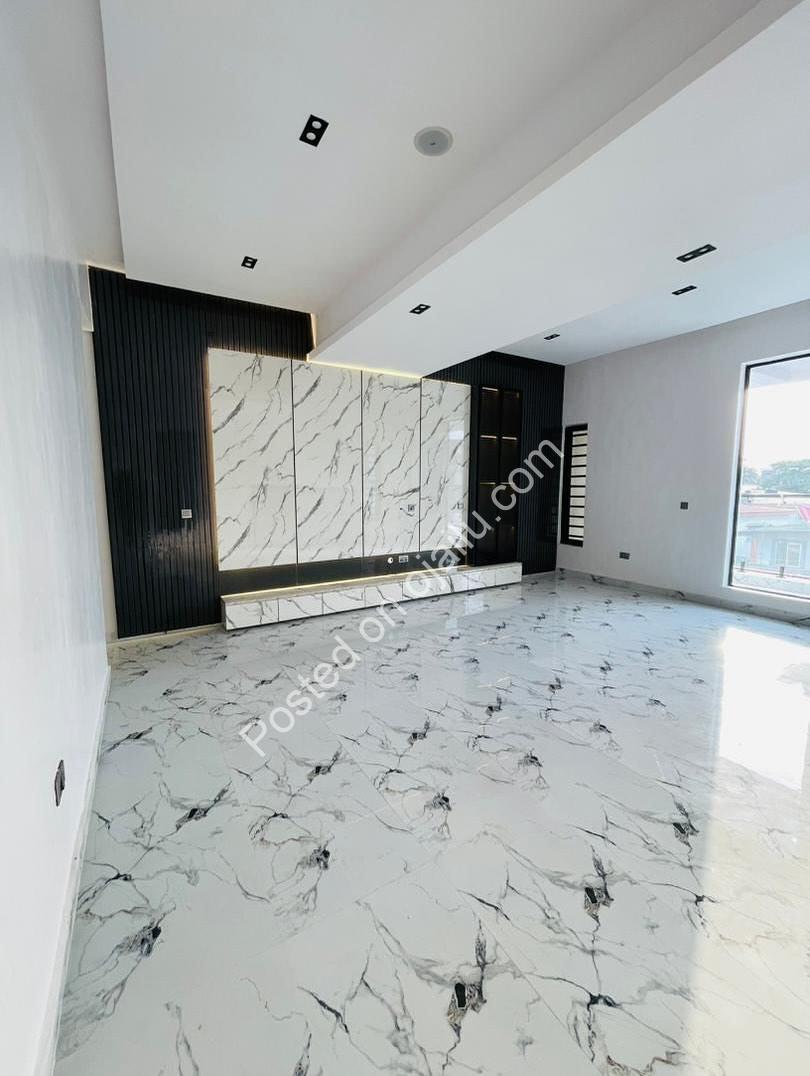 Exquisite 5-Bedroom Duplex with BQ in Prime Ikeja