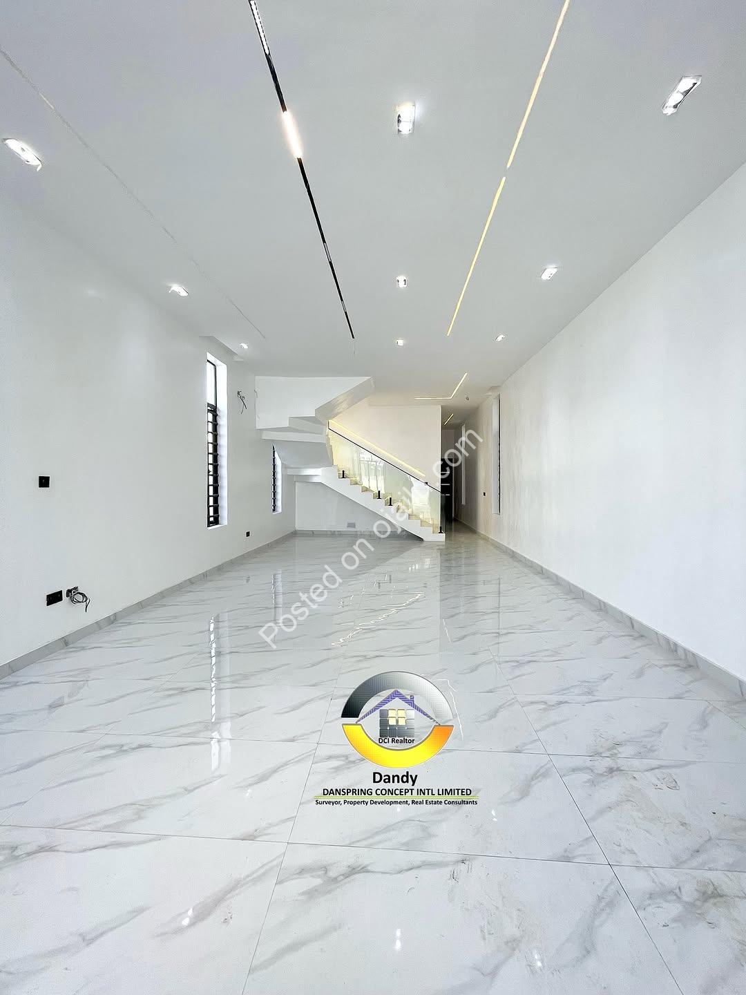 Sleek 5-Bedroom Oasis with Pool in Lekki