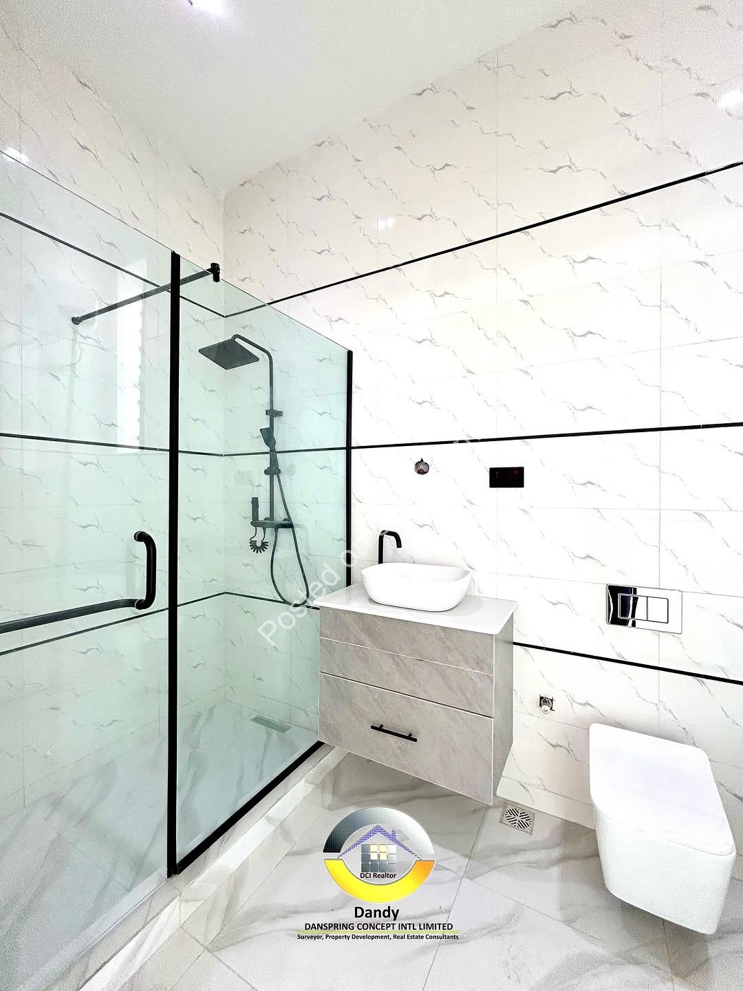 Sleek 5-Bedroom Oasis with Pool in Lekki