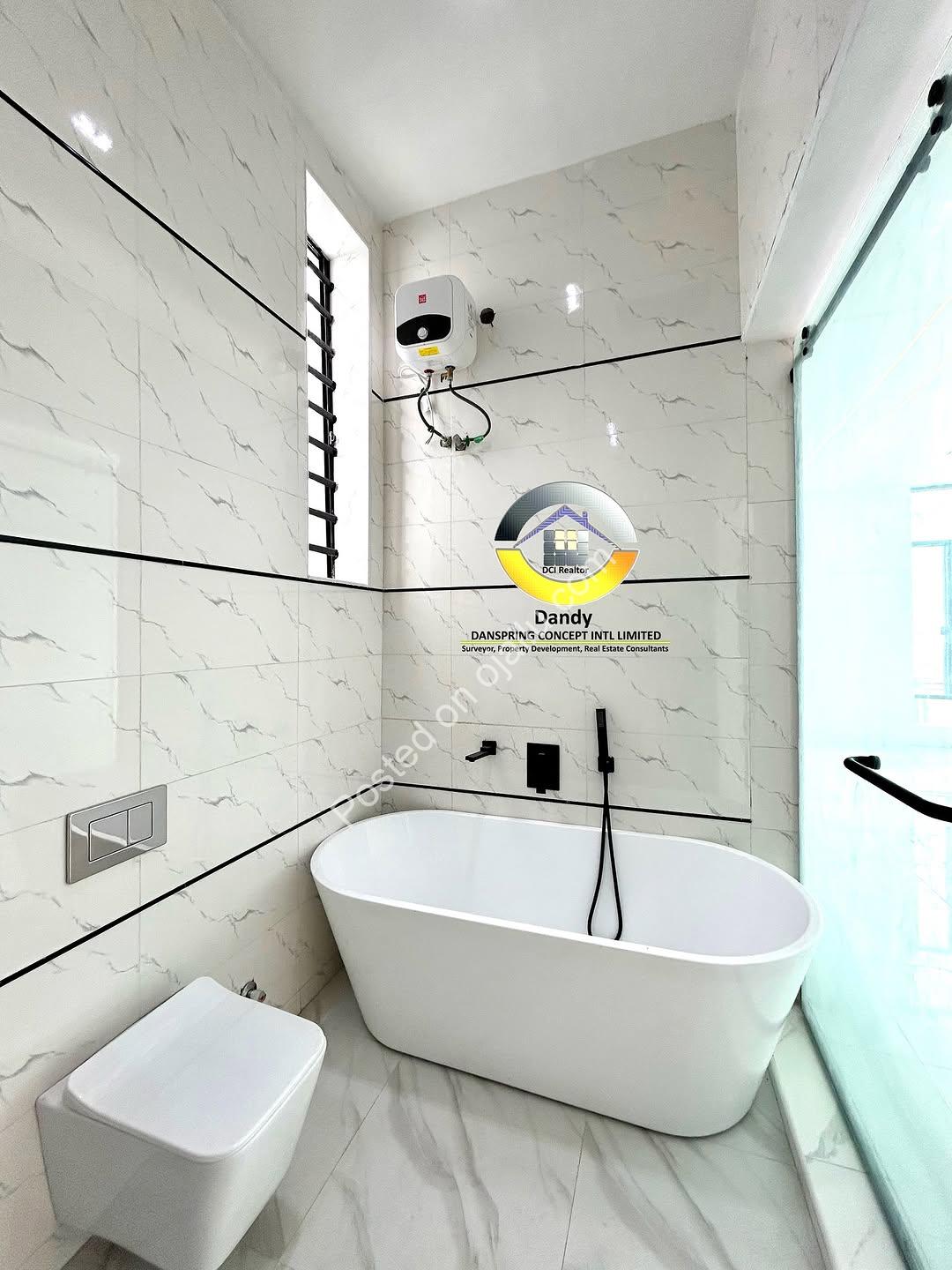 Sleek 5-Bedroom Oasis with Pool in Lekki