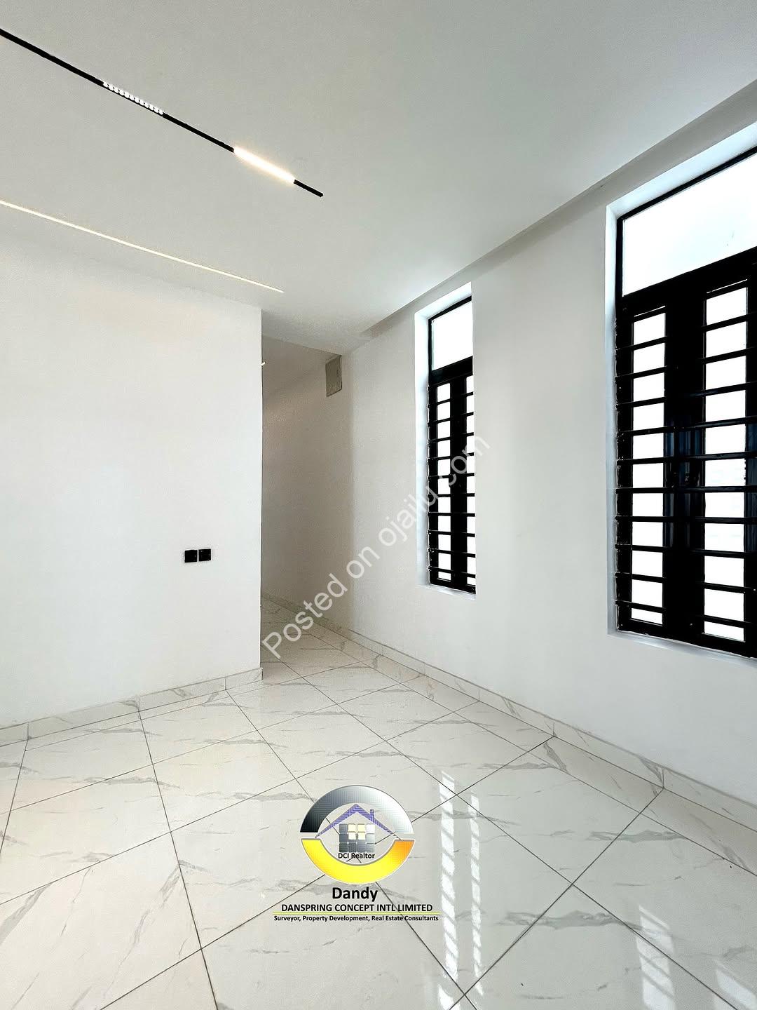 Sleek 5-Bedroom Oasis with Pool in Lekki