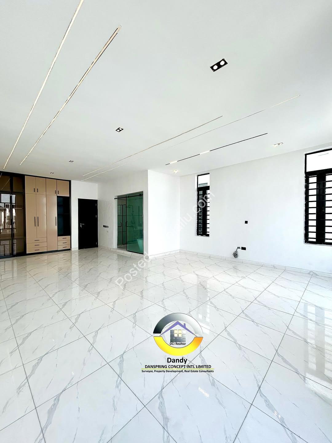 Sleek 5-Bedroom Oasis with Pool in Lekki