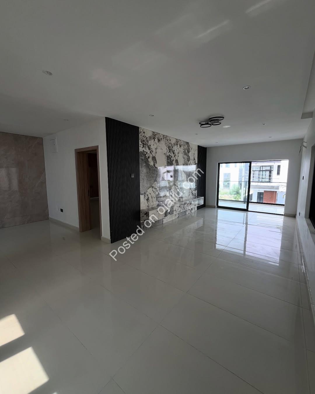 5-Bed Lekki Palace: Ensuite Luxury & Sound System