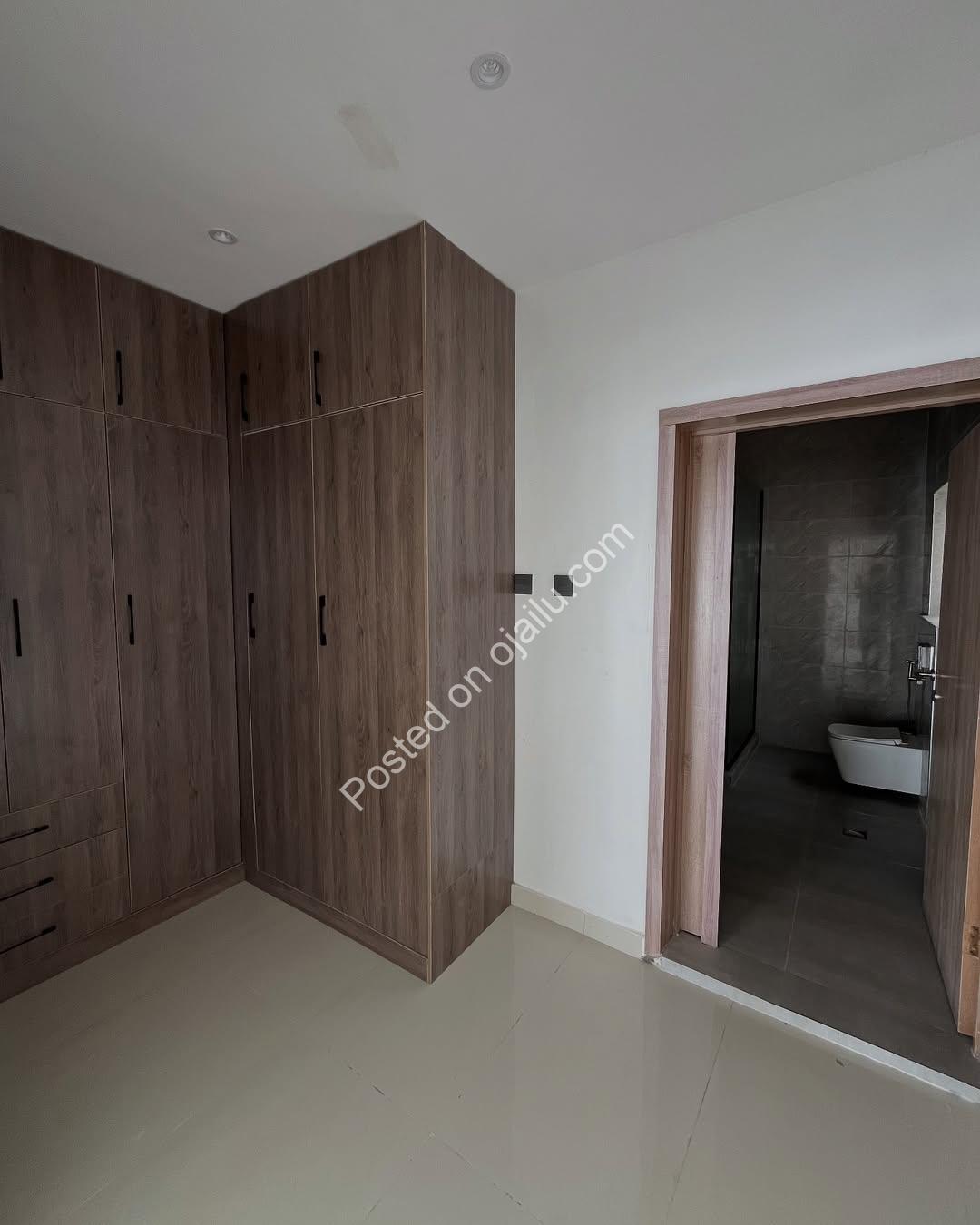 5-Bed Lekki Palace: Ensuite Luxury & Sound System