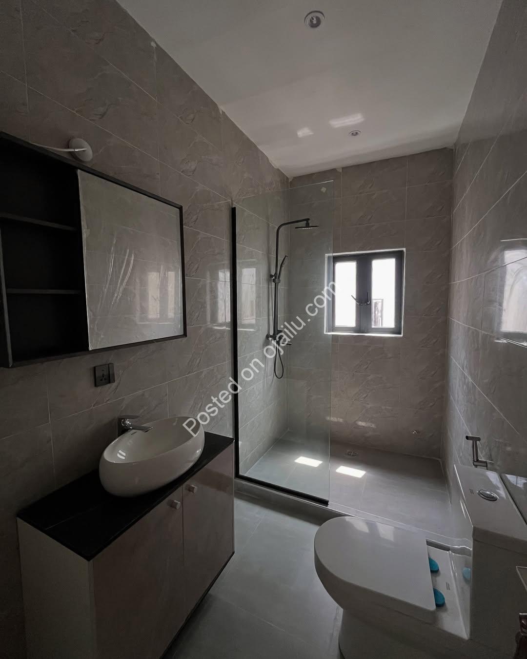 5-Bed Lekki Palace: Ensuite Luxury & Sound System