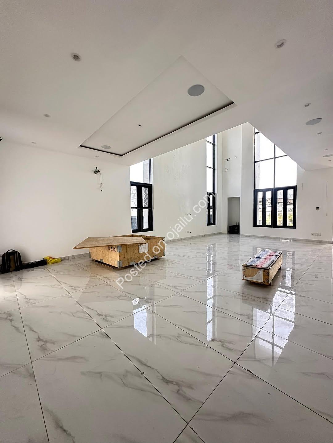 Elegant 5-Bedroom Duplex with Rooftop Terrace in Ikate