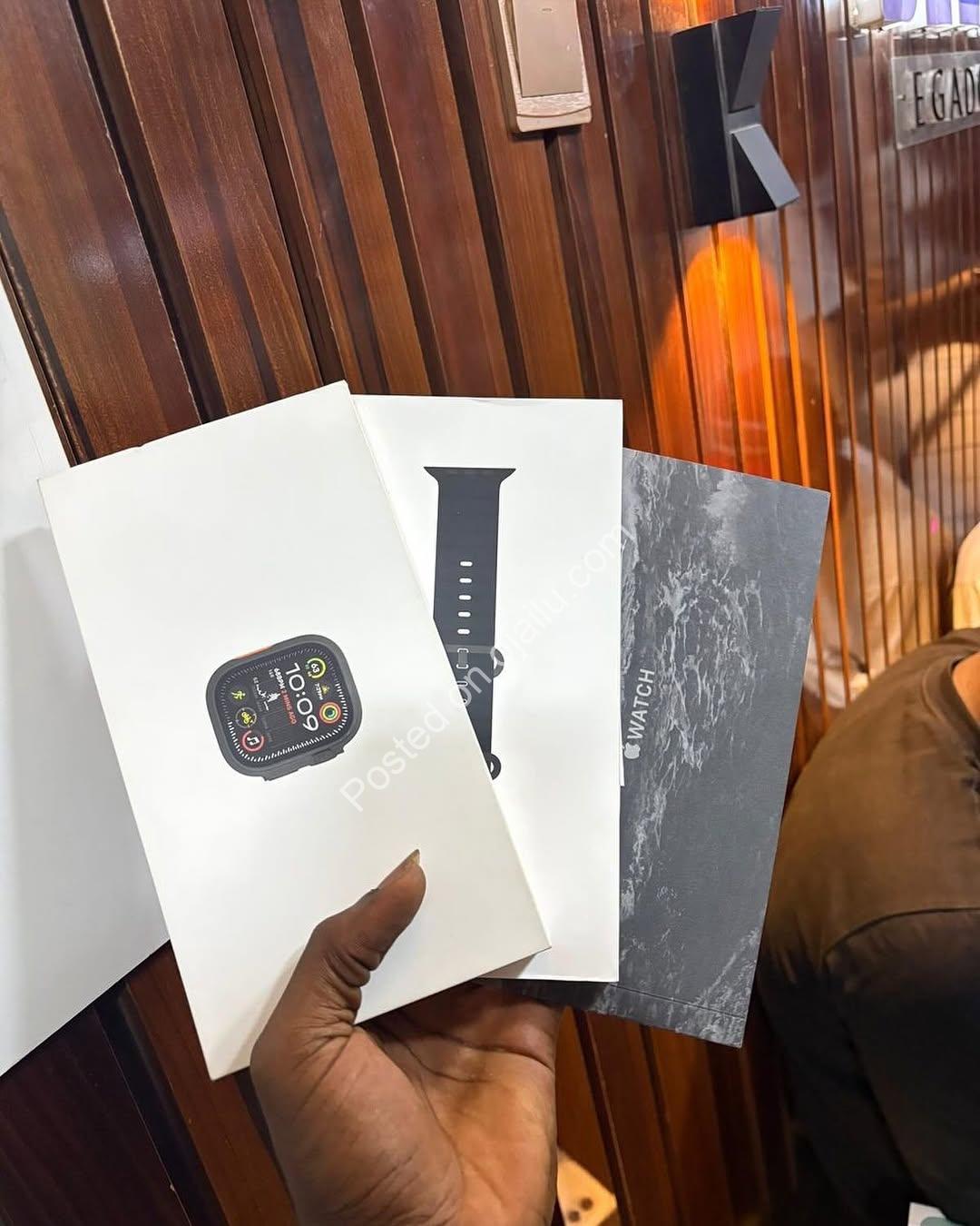 Unleash Adventure: Apple Watch Ultra 2, 49mm Black