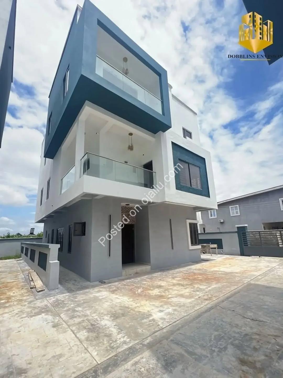 Exquisite 5-Bedroom Haven in Orchid Lekki