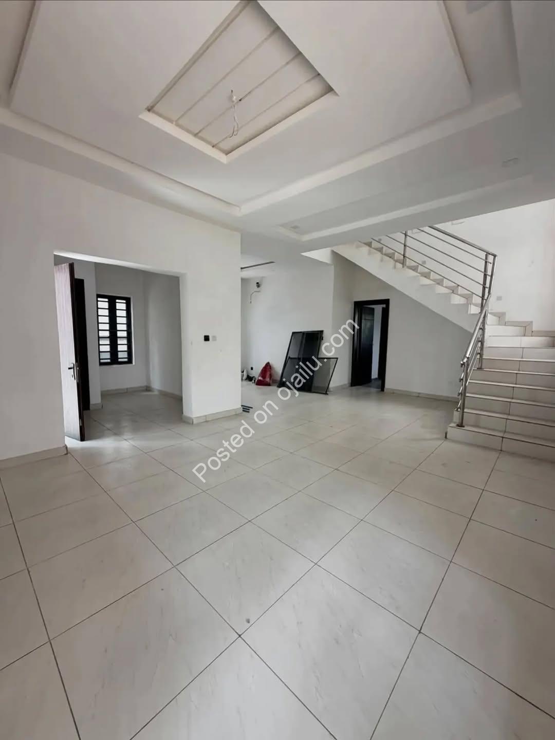 Exquisite 5-Bedroom Haven in Orchid Lekki