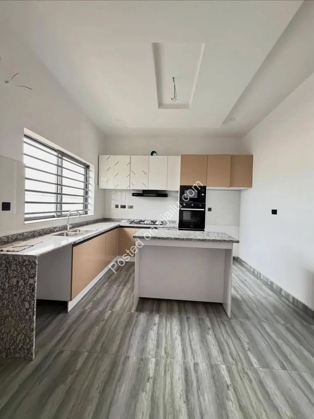 Exquisite 5-Bedroom Haven in Orchid Lekki