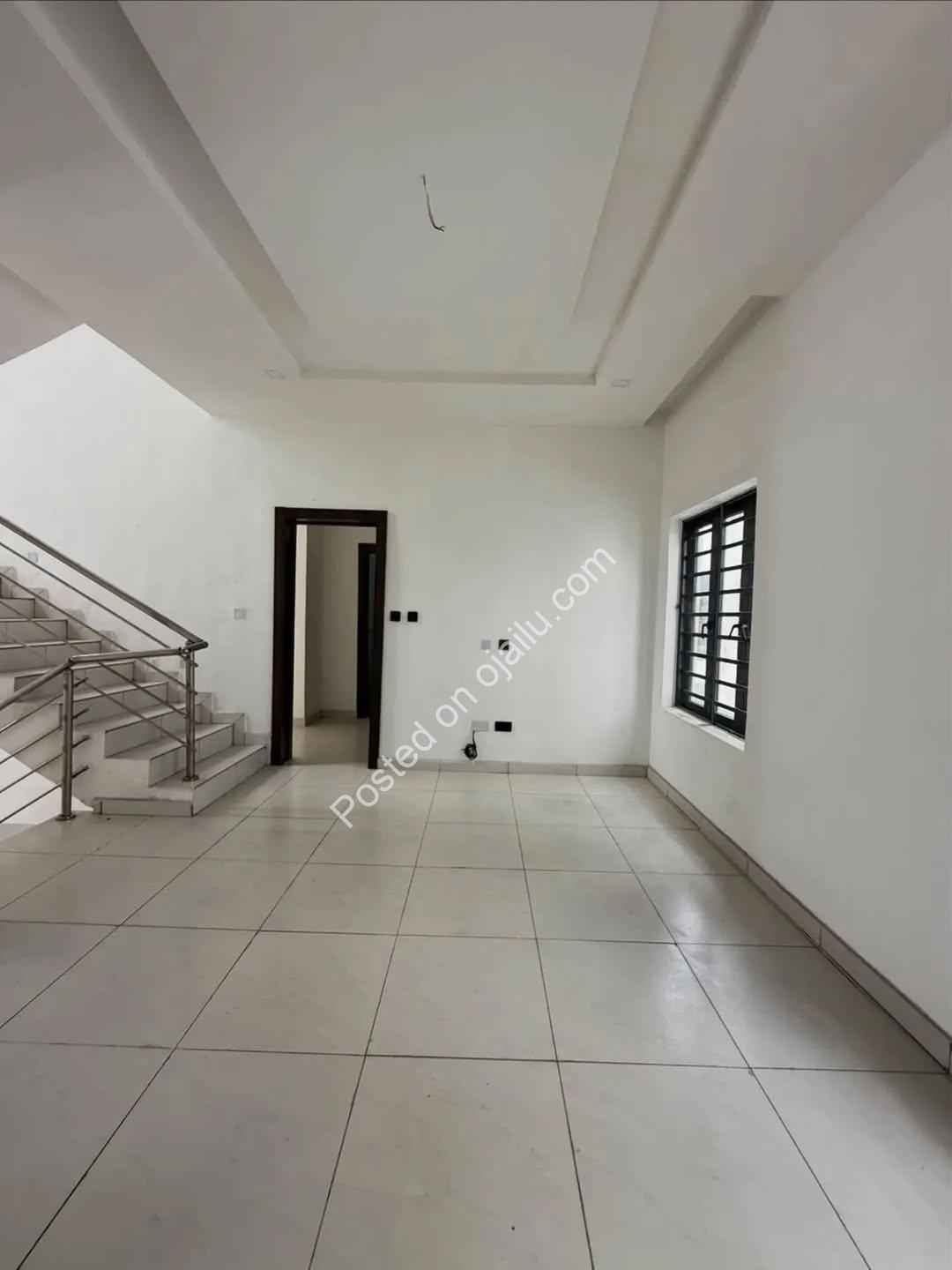 Exquisite 5-Bedroom Haven in Orchid Lekki