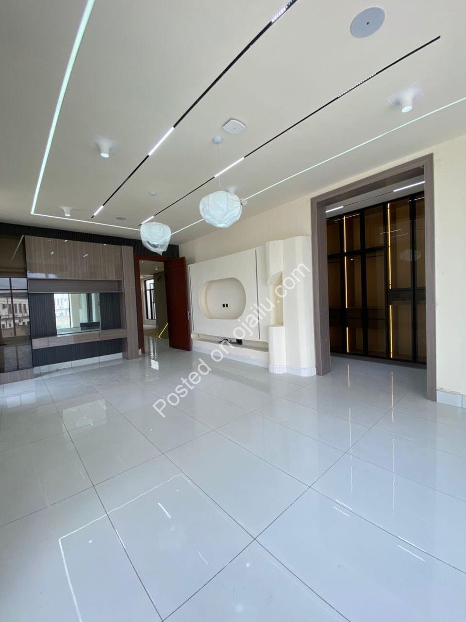 Lekki’s Ultimate 5-Bedroom Duplex with Pool & BQ