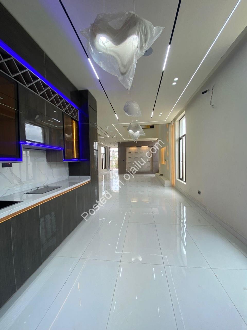 Lekki’s Ultimate 5-Bedroom Duplex with Pool & BQ