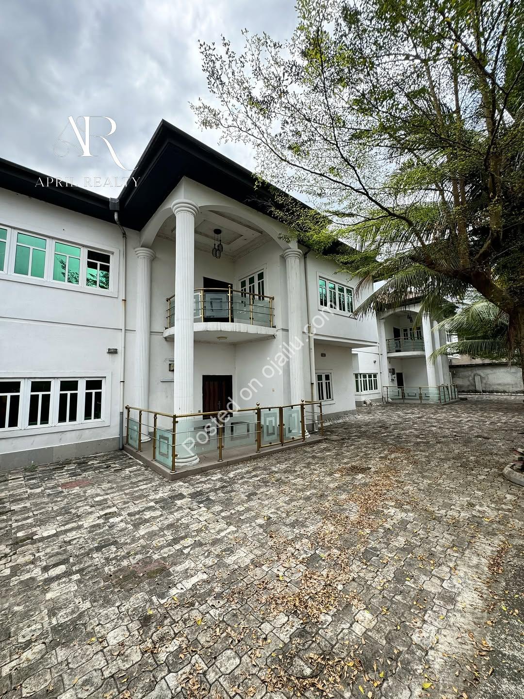 Stadium Road’s Premier 4-Bedroom Duplexes