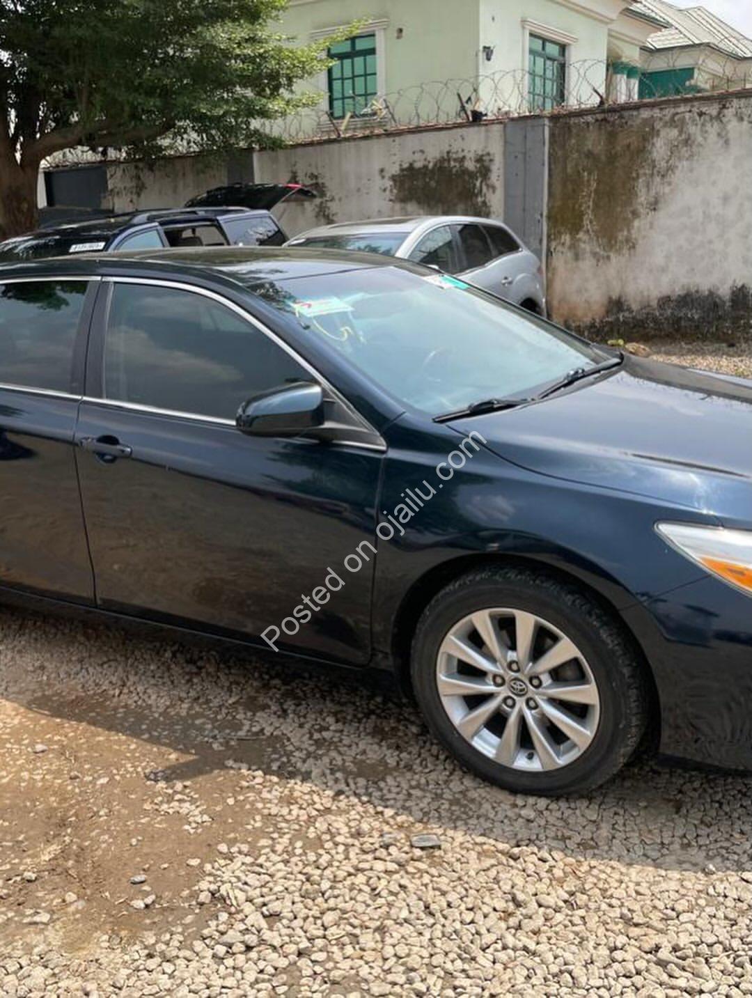2015 Camry XLE: Silent Power, Perfect Condition