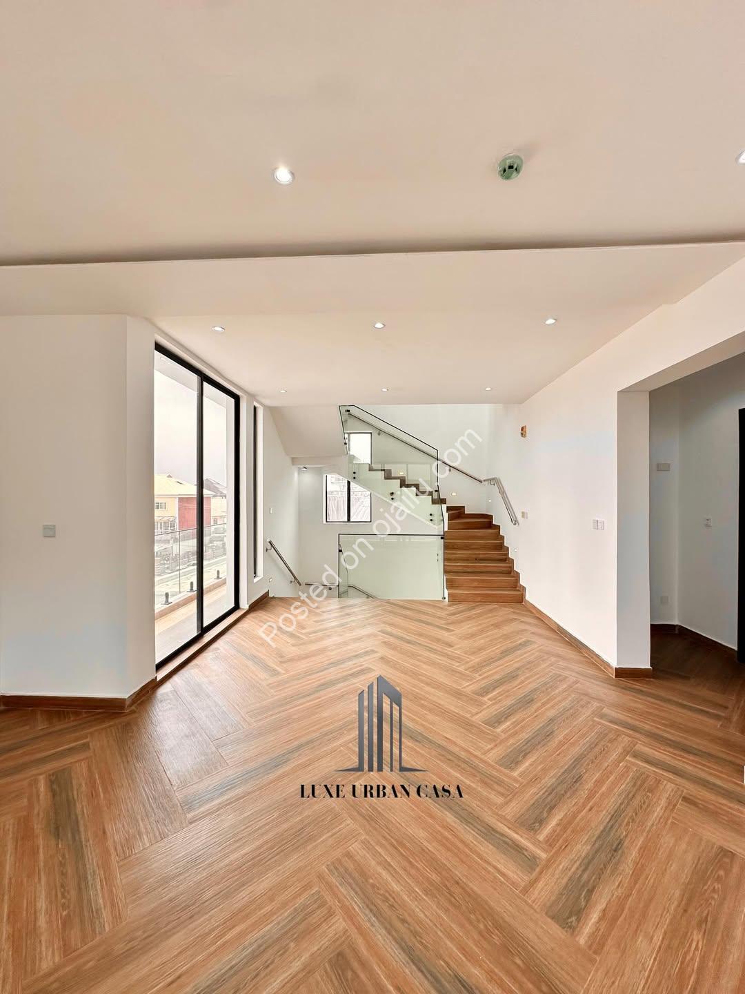 Elegant 4BR Terrace in Chevron | Premium Living