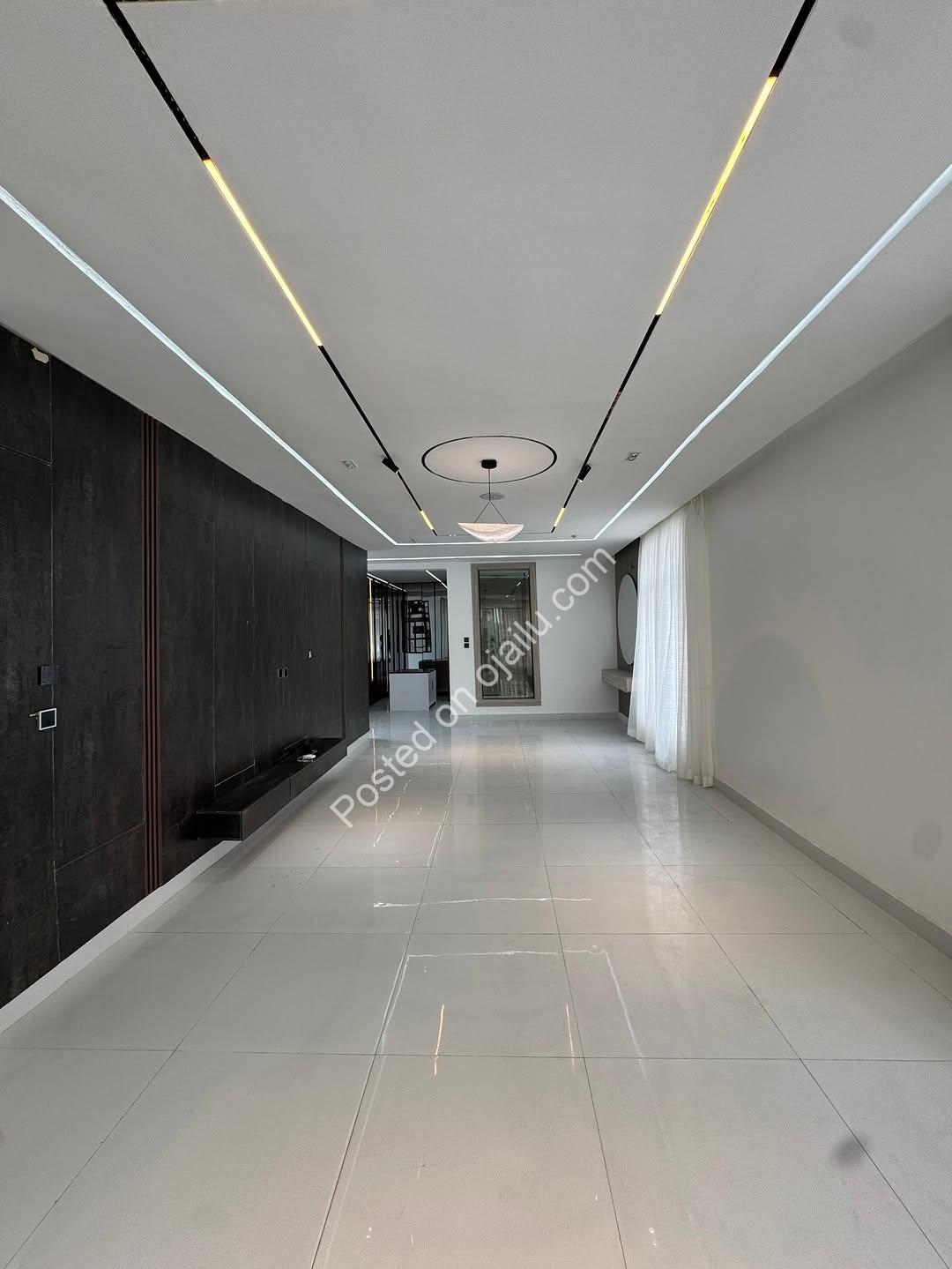 Exquisite 6-Bed Estate with Private Pool & Cinema in Lekki