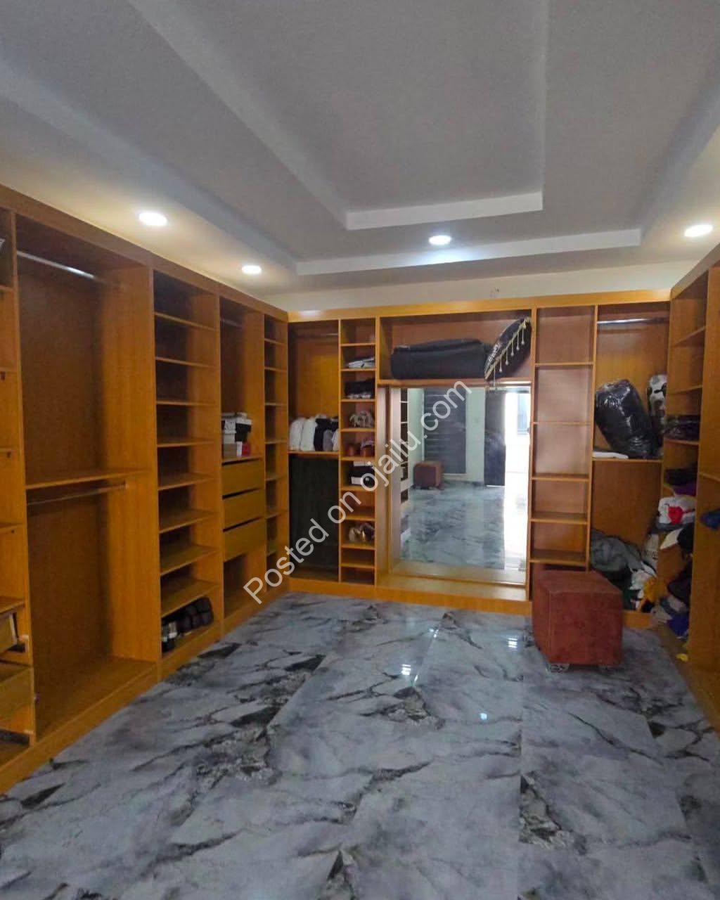 Stunning 5-Bed Furnished Haven in Diamond City