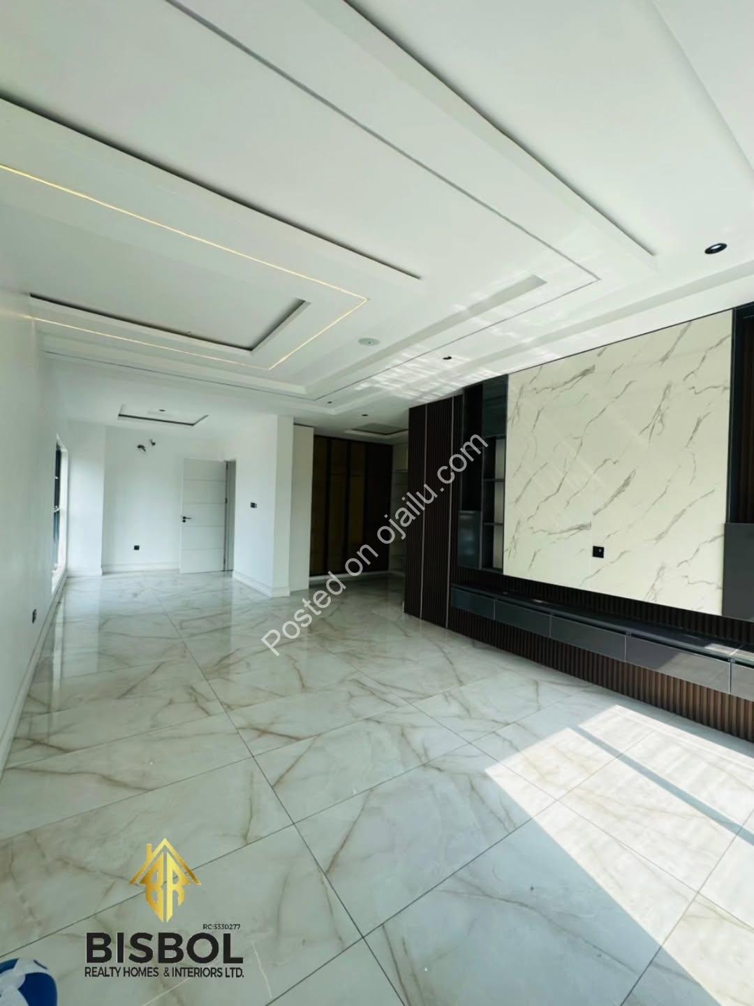 Luxury 5-Bed Duplex in Gated Chevron Estate