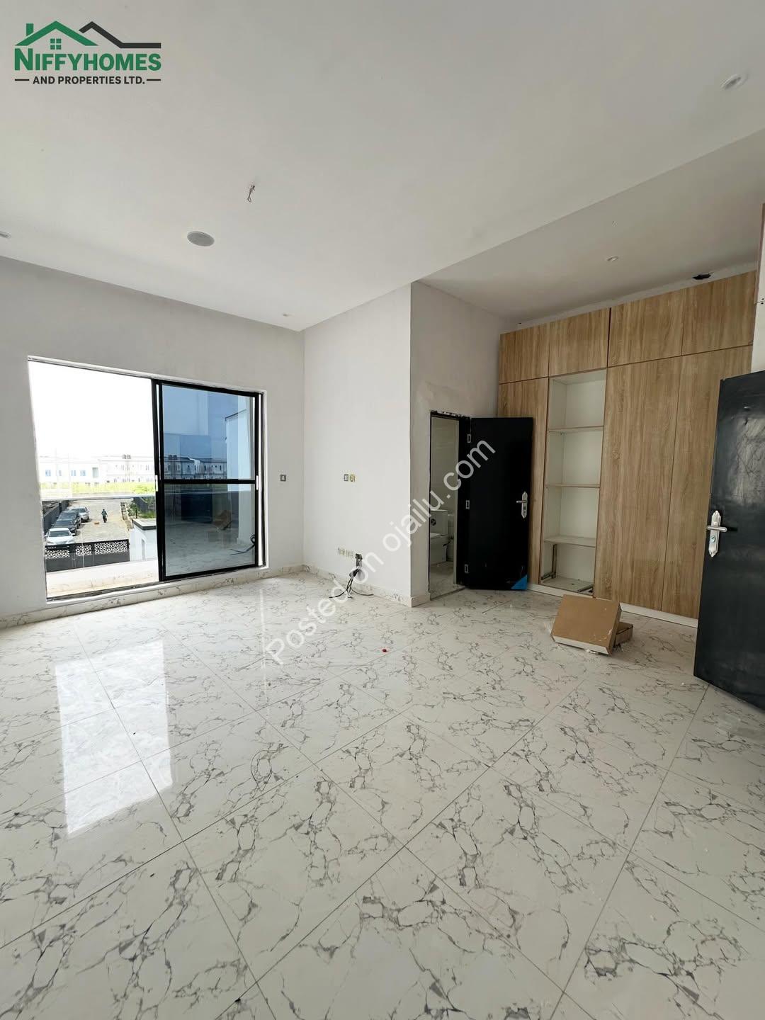 Spacious 3BR Sangotedo Gem with Balcony & Parking