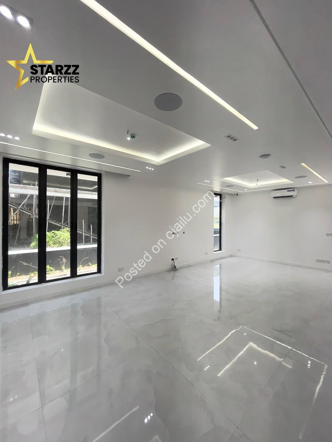 5-Bed Ikate Palace with Rooftop Oasis