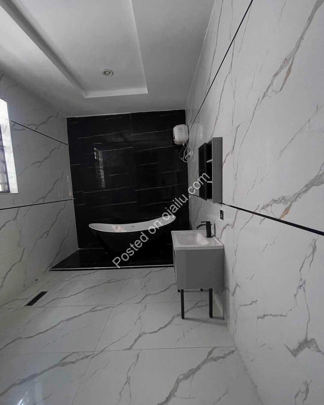 Lekki’s Ultimate 5-Bedroom Duplex with Rooftop Escape