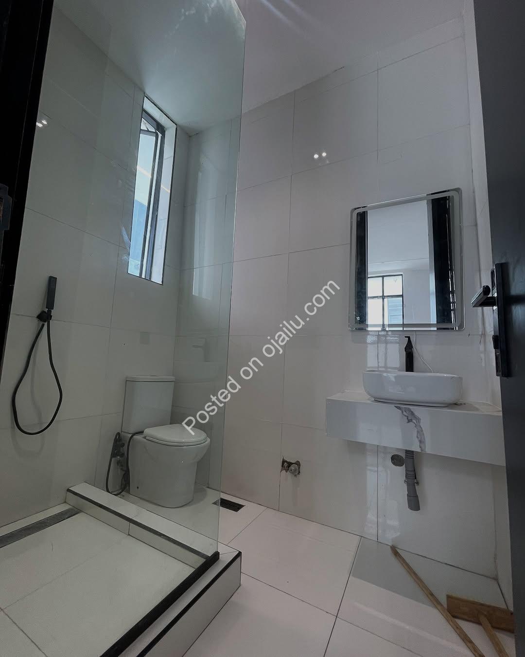 5-Bedroom Haven in Chevron: Luxury Living Awaits