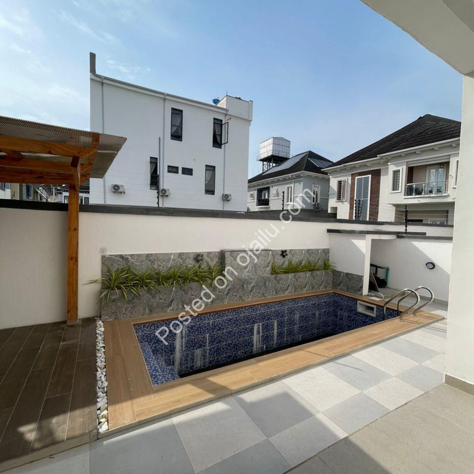 Exquisite 5-Bedroom Duplex with Cinema & Pool in Lekki