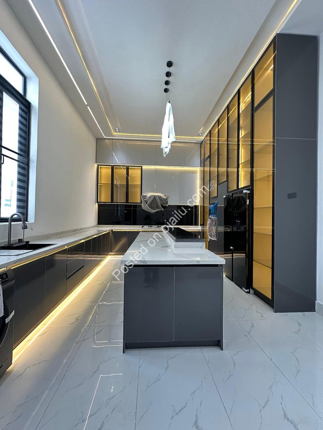 Stunning 5-Bedroom Duplex in Lekki County