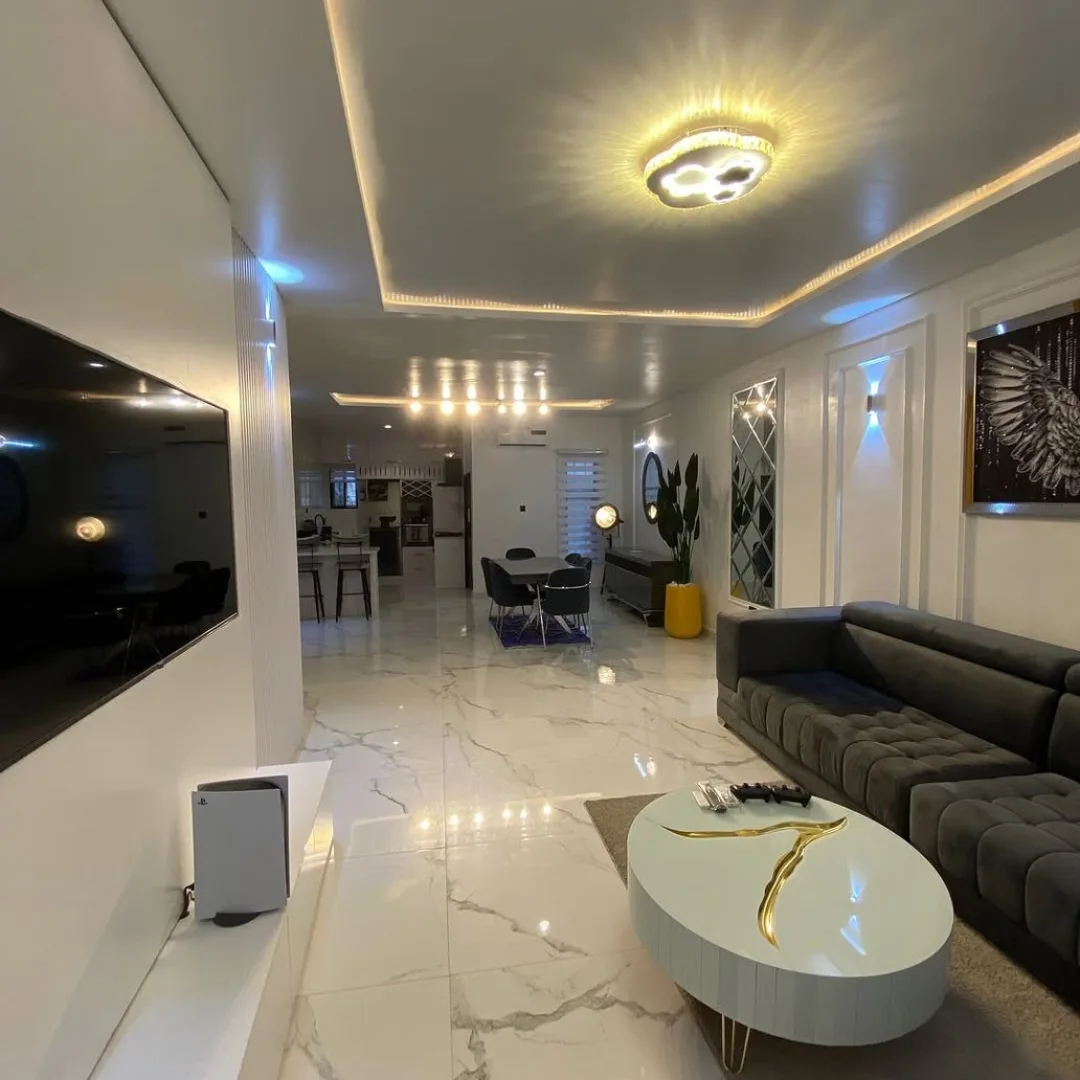 Ultimate 2-Bedroom Haven: PS5, Netflix & 24/7 Power