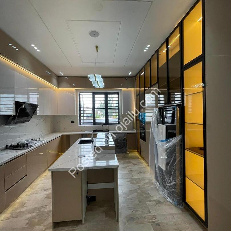 Exquisite 5-Bed Lekki Duplex with Cinema & Pool